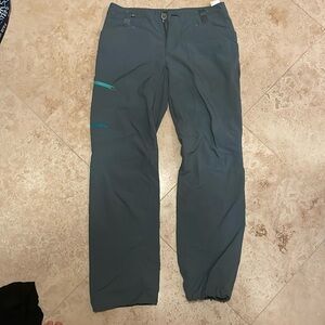 Patagonia climbing pant. Size 8. Teal color. Like new!!